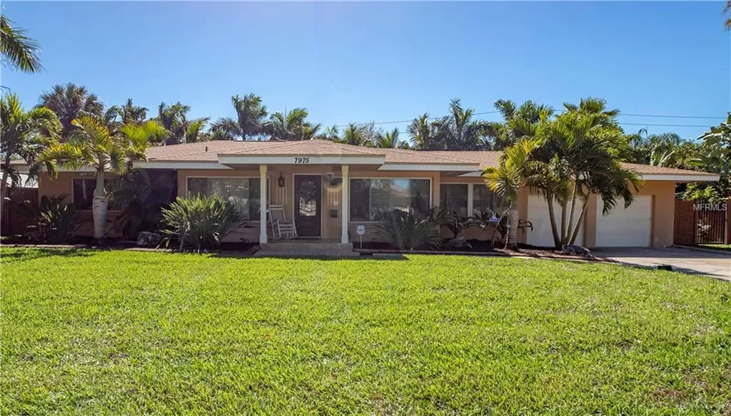 7975 Garden Drive N St Petersburg FL 33710