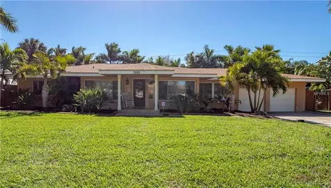 7975 Garden Drive N St Petersburg FL 33710