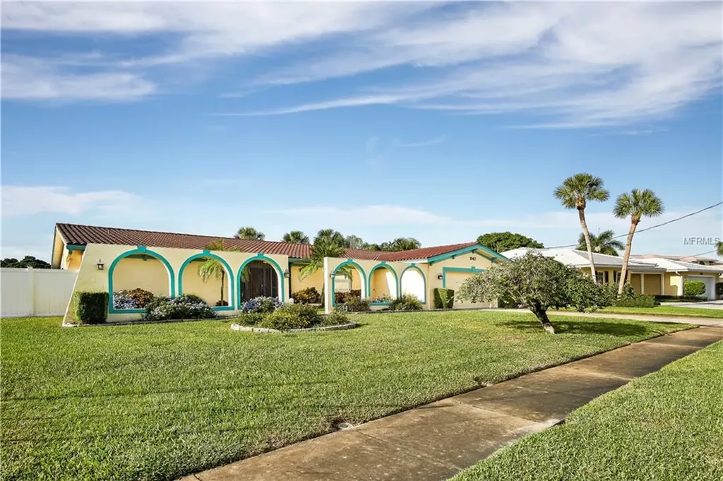 947 Eden Isle Drive NE St Petersburg FL 33704