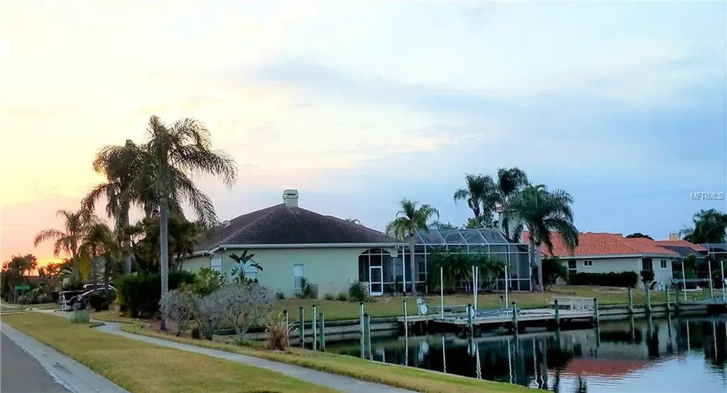 9801 Compass Point Way Tampa FL 33615