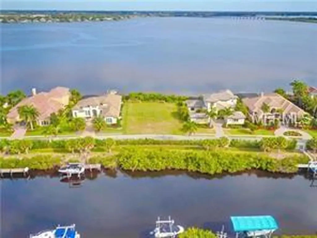 3711 Hawk Island Drive Bradenton FL 34208
