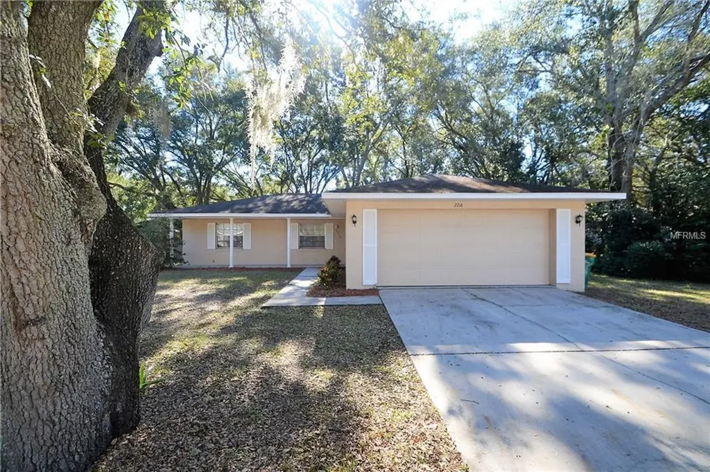2716 N Dellwood Drive Eustis FL 32726
