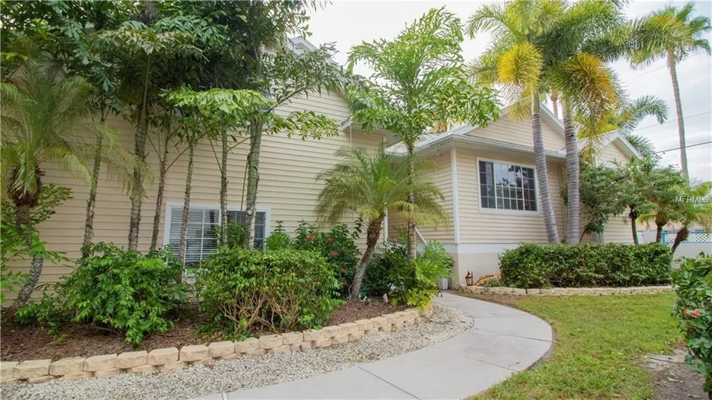 379 Dolphin Shores Circle Nokomis FL 34275