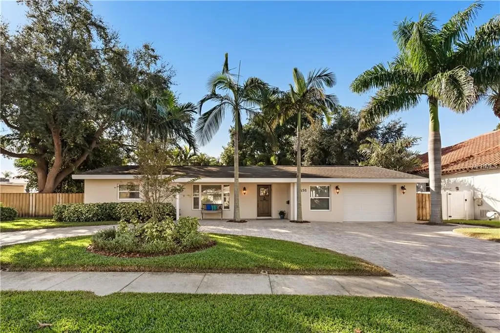 498 Capri Way NE St Petersburg FL 33704