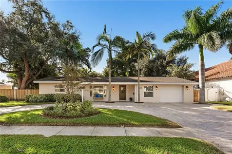 498 Capri Way NE St Petersburg FL 33704
