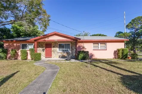 208 NE Lincoln Circle N St Petersburg FL 33702