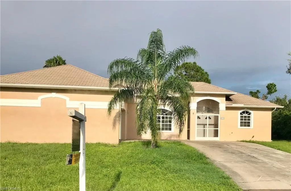 512 Palmetto Avenue Lehigh Acres FL 33972