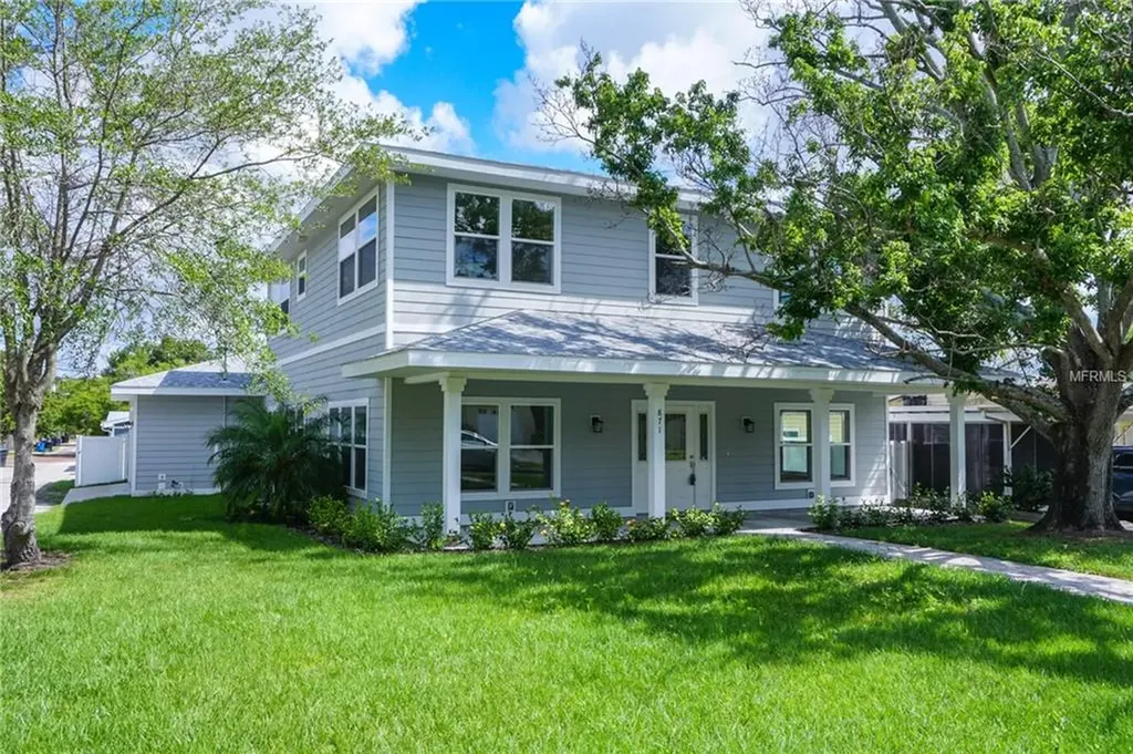 871 40th Avenue N St Petersburg FL 33703