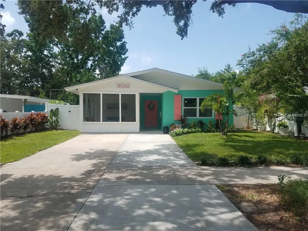 8052 24th Avenue N St Petersburg FL 33710