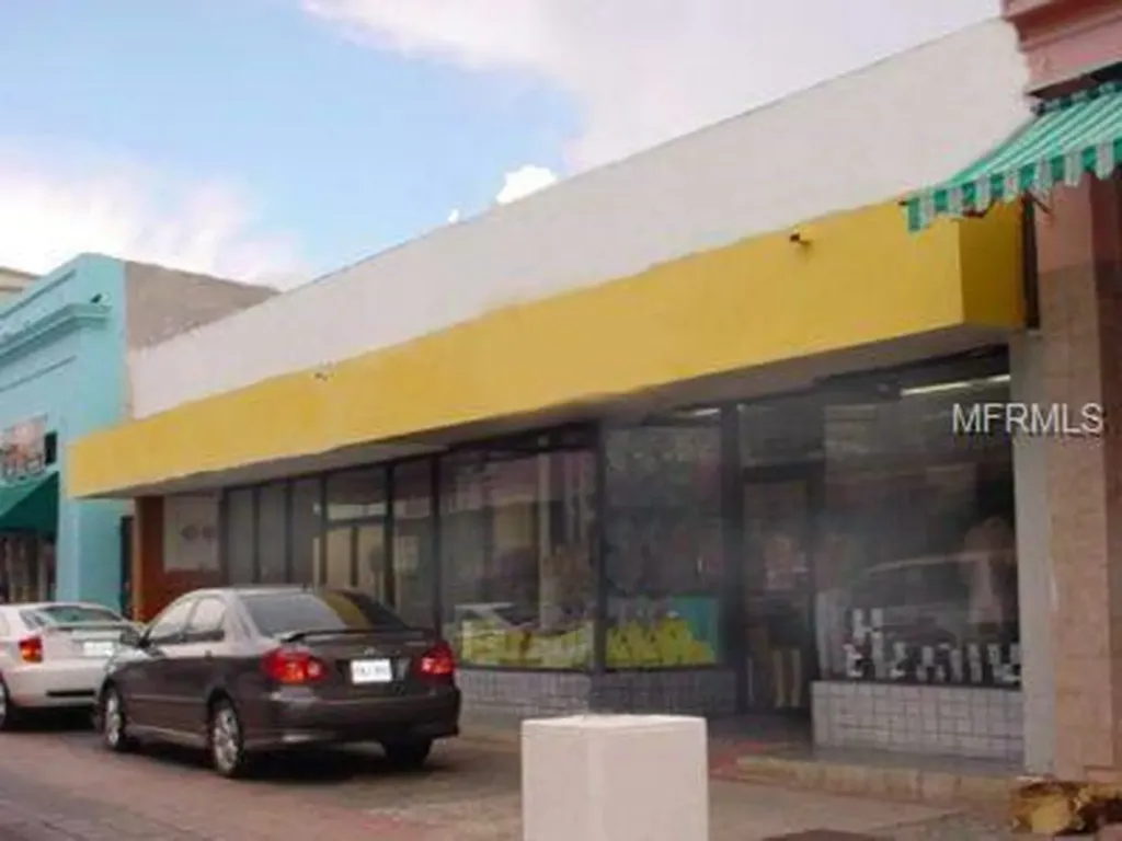 32 Calle Comercio Yauco PR 00698