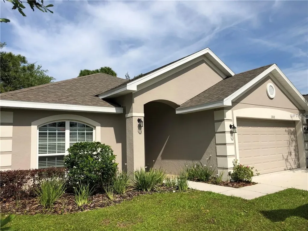 1300 Longville Circle Tavares FL 32778