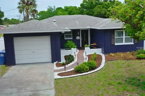 8253 36th Avenue N St Petersburg FL 33710