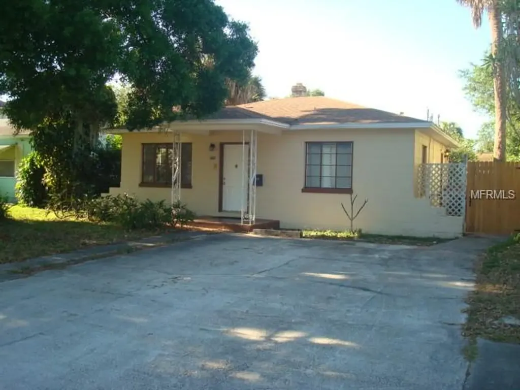 735 38th Avenue S St Petersburg FL 33705