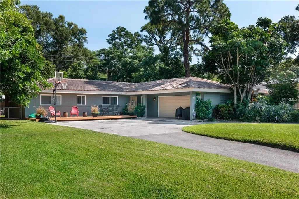2357 Green Way S St Petersburg FL 33712