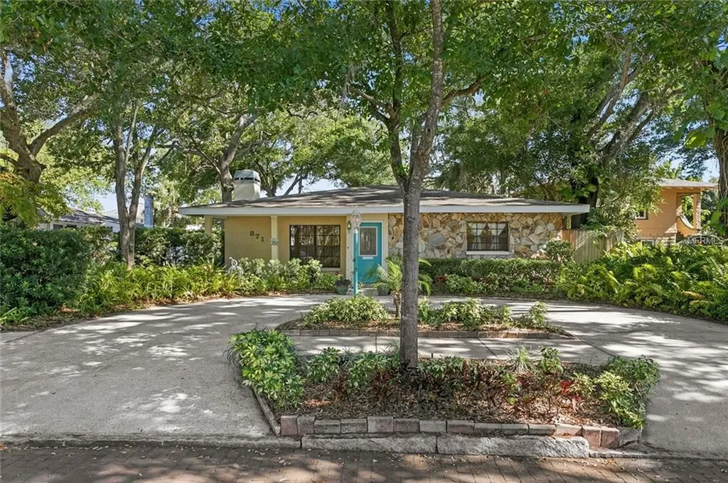 871 20th Avenue N St Petersburg FL 33704