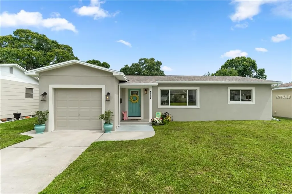 627 40th Avenue N St Petersburg FL 33703