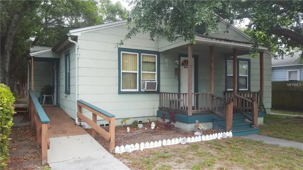 1505 38th Avenue N St Petersburg FL 33704
