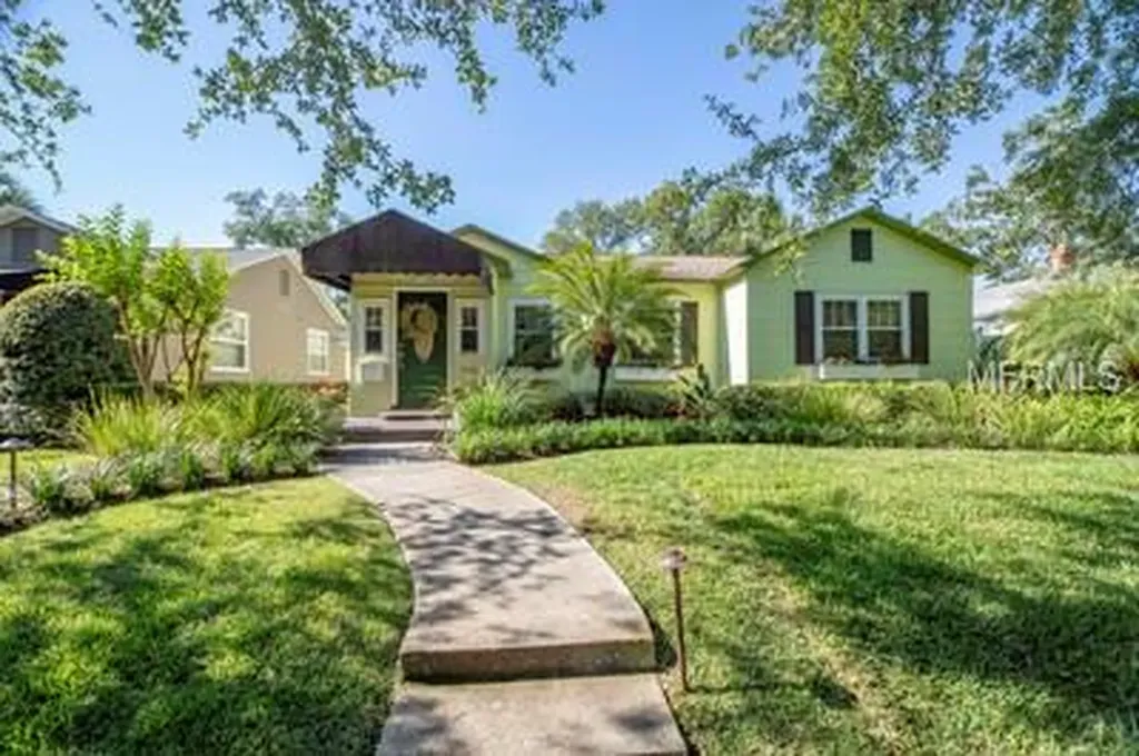 140 17th Avenue N St Petersburg FL 33704