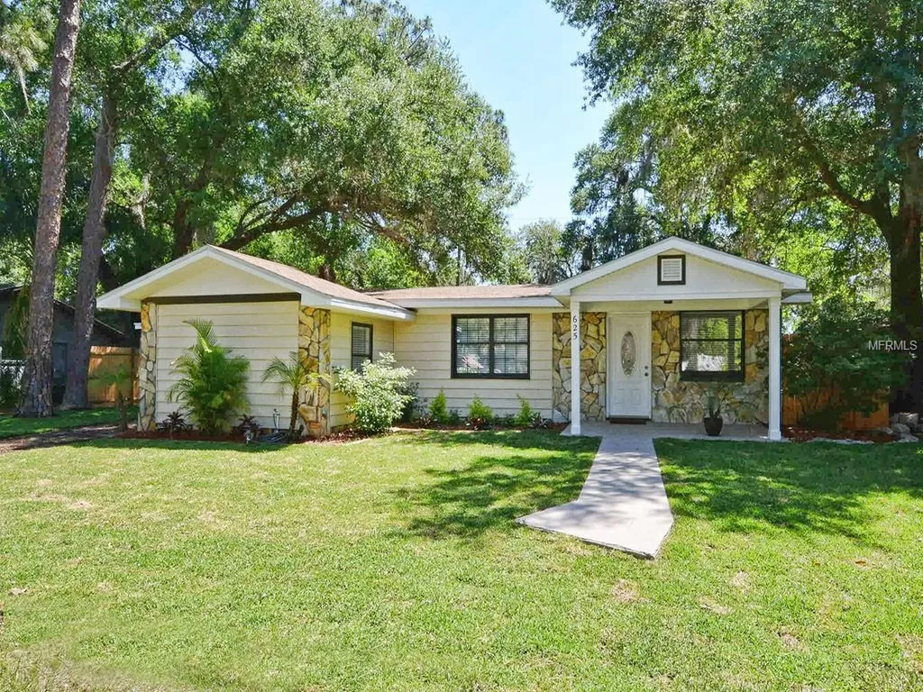 625 King Street Eustis FL 32726