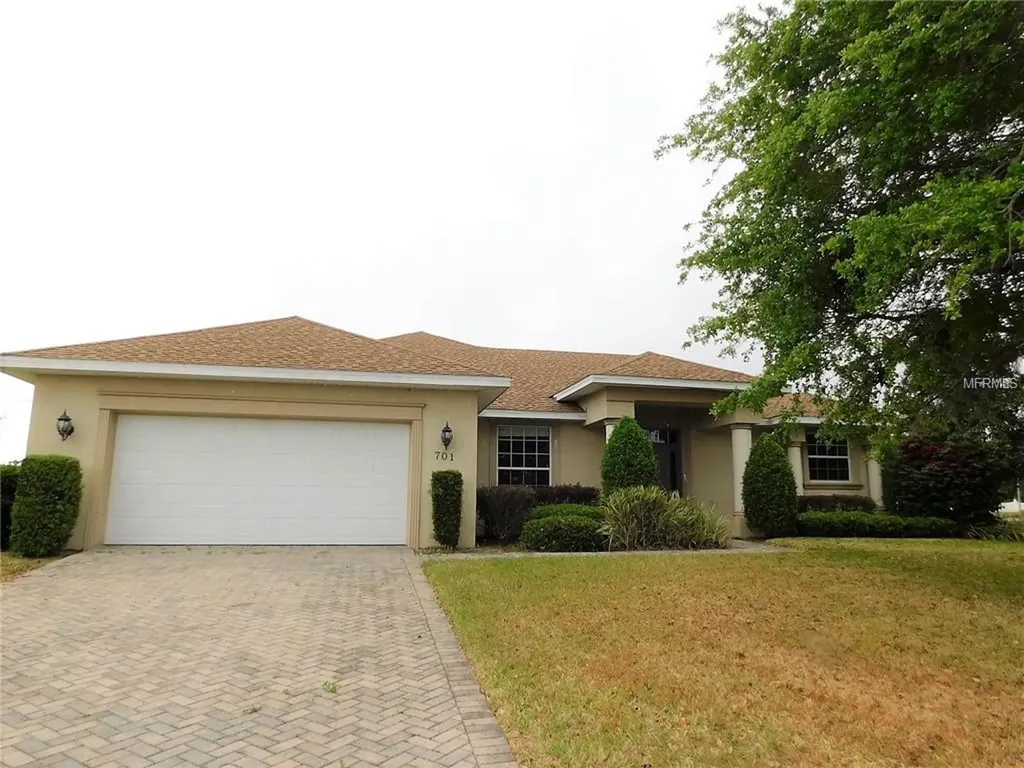 701 Country Walk Cove Eagle Lake FL 33839