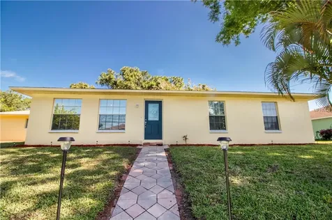 9204 Saint Catherine Avenue Englewood FL 34224