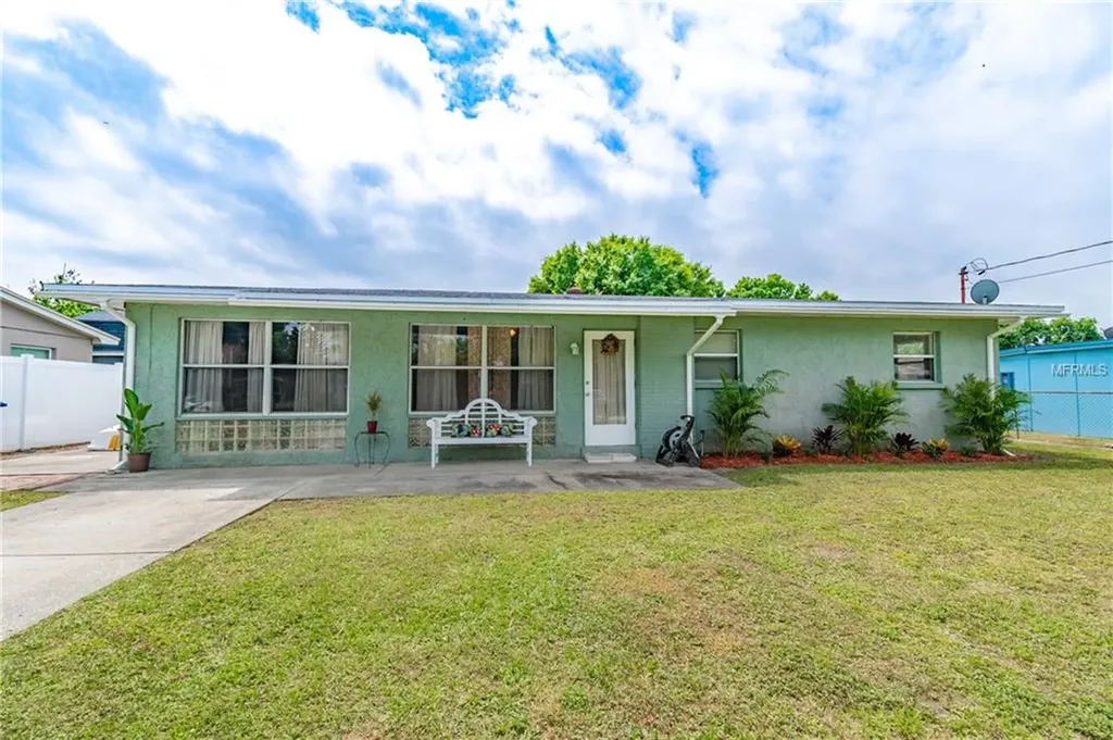 4426 W Bay Avenue Tampa FL 33616