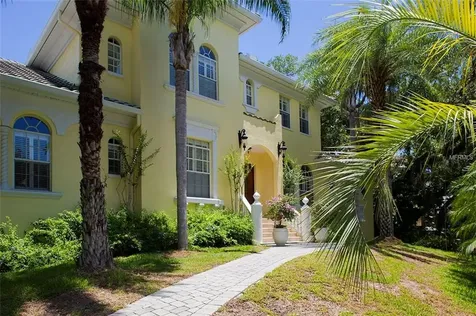 2507 W Gardner Court Tampa FL 33611