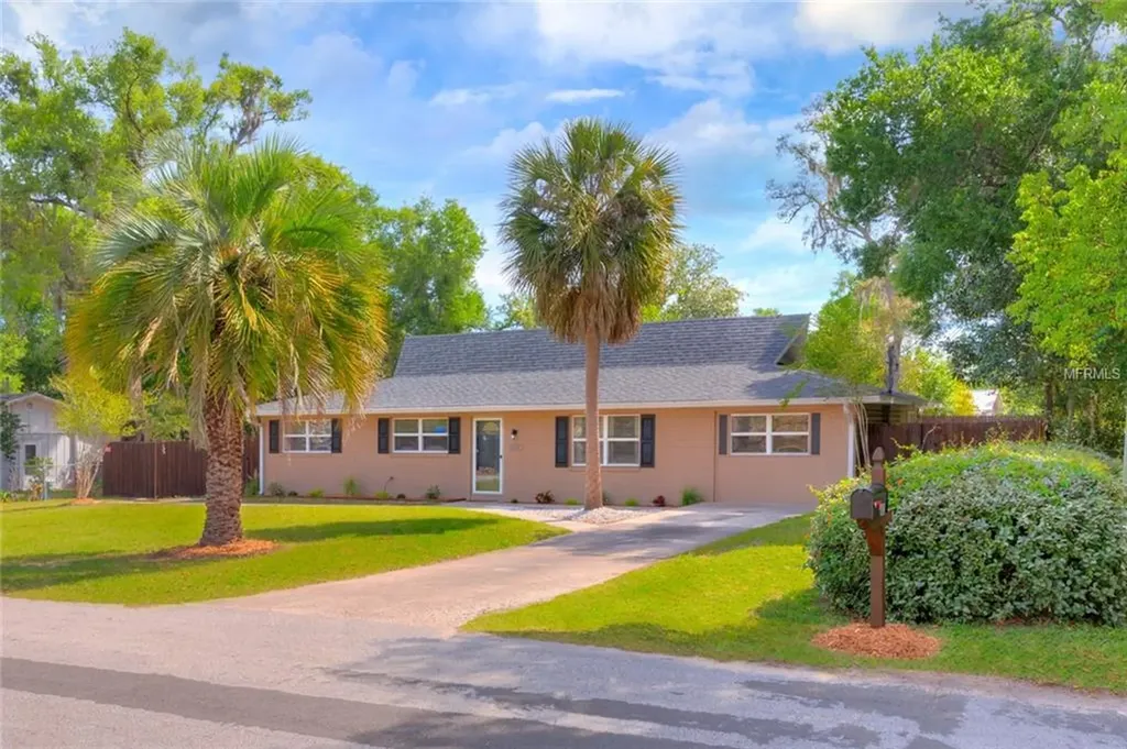 865 S Dexter Avenue Deland FL 32720