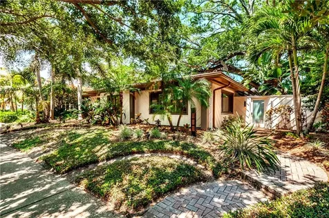 835 18th Avenue NE St Petersburg FL 33704