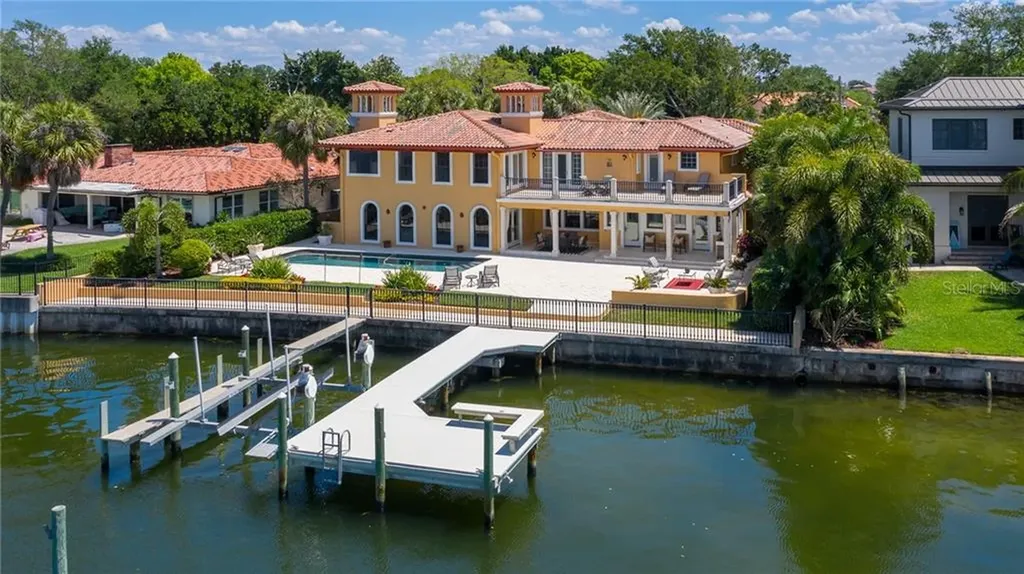 115 Bay Point Drive NE St Petersburg FL 33704