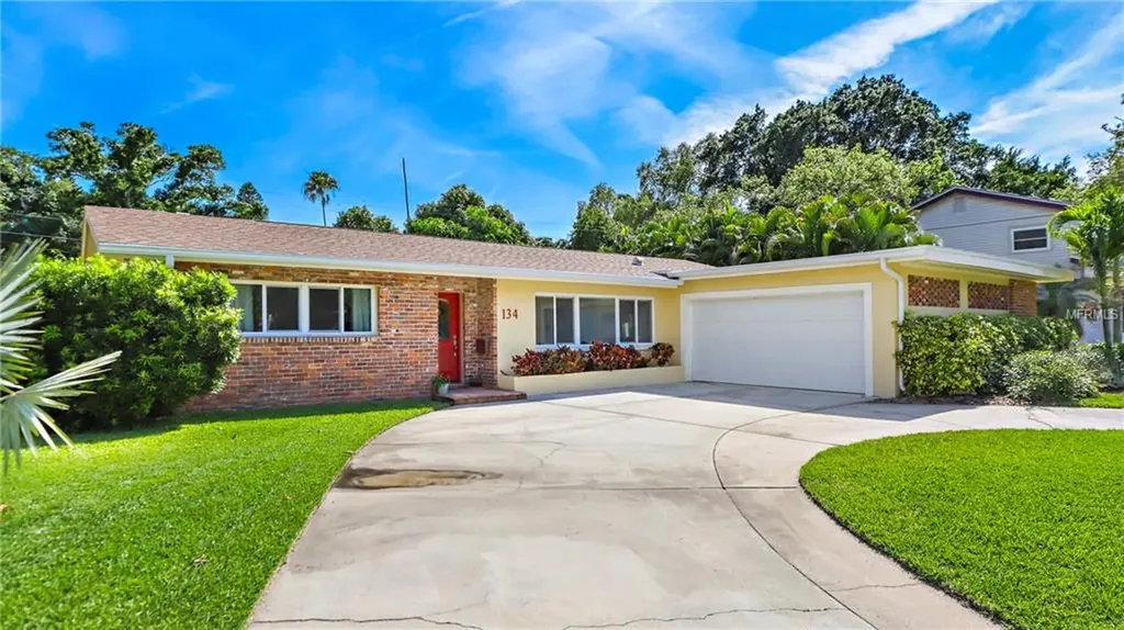 134 58th Avenue S St Petersburg FL 33705
