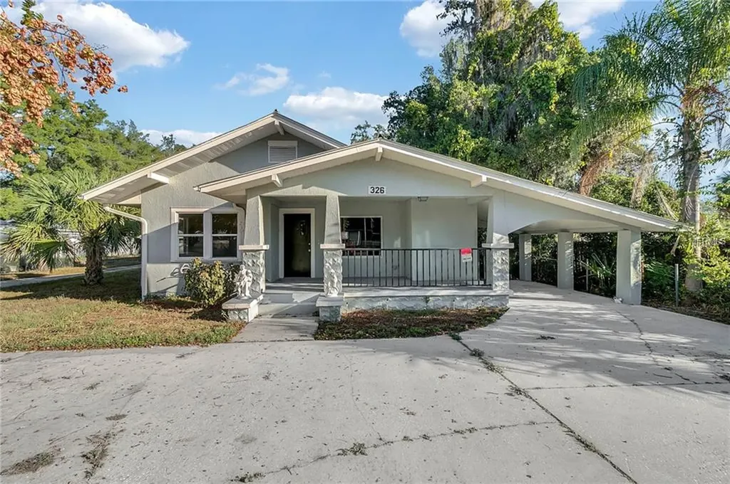 326 W Myers Boulevard Mascotte FL 34753