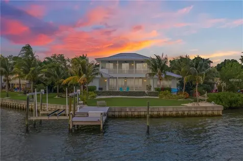 3864 Shore Acres Boulevard NE St Petersburg FL 33703