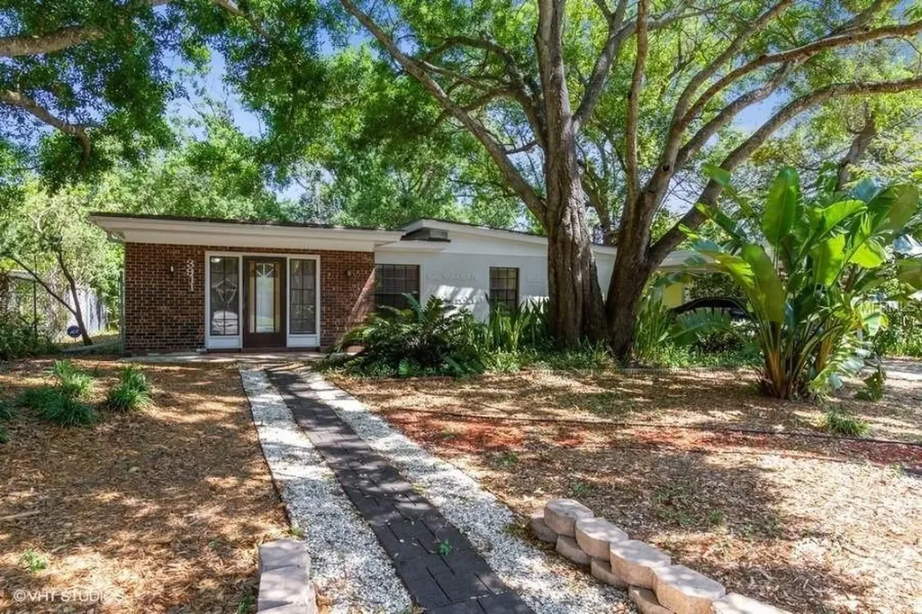3911 W Pearl Avenue Tampa FL 33611