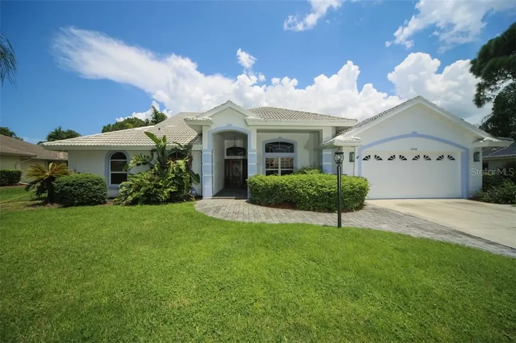 5642 Country Lakes Drive Sarasota FL 34243