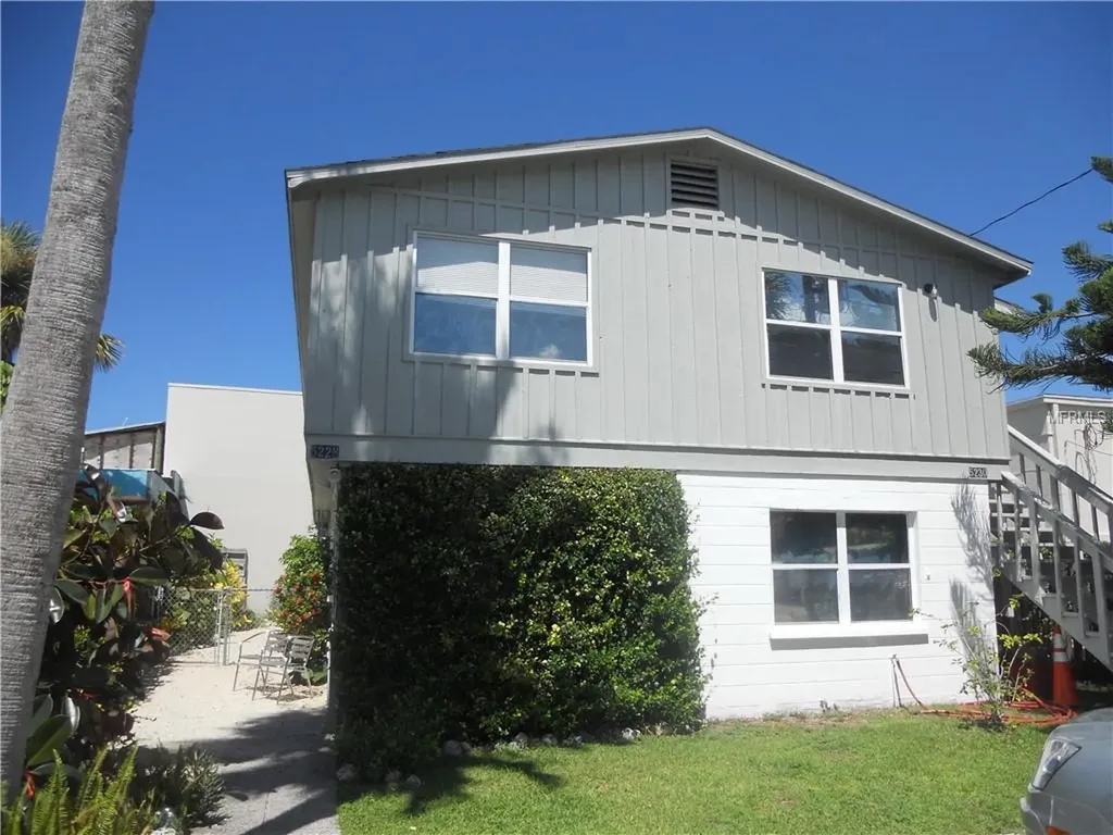 5228 Calle Menorca Sarasota FL 34242