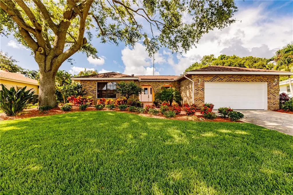 8607 50th Avenue W Bradenton FL 34210