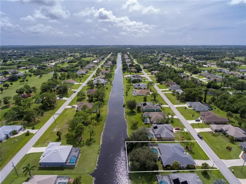 28 Long Meadow Lane Rotonda West FL 33947