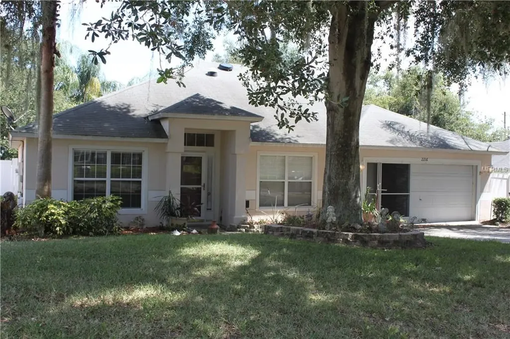 2216 Lake Pointe Circle Leesburg FL 34748