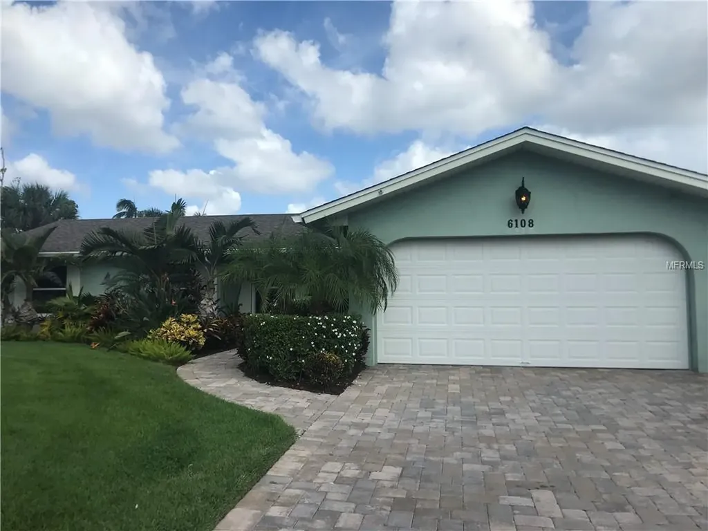 6108 10th Avenue W Bradenton FL 34209