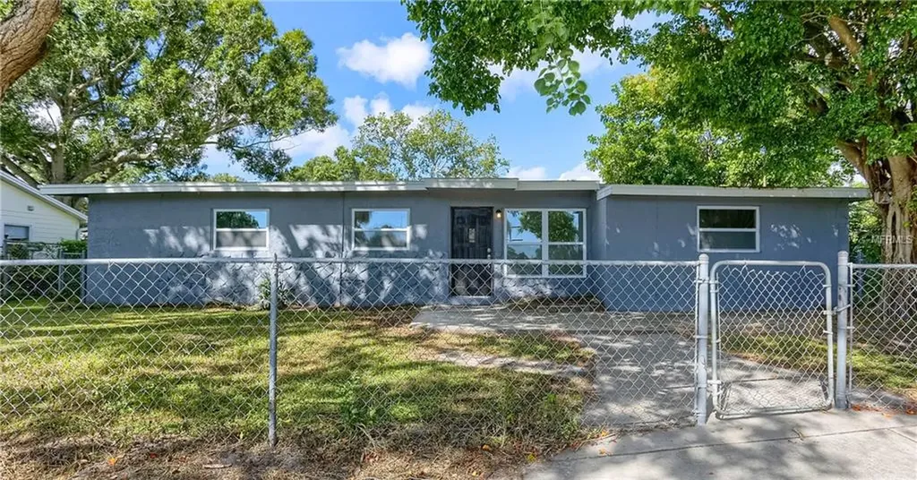 6518 14th Street N St Petersburg FL 33702