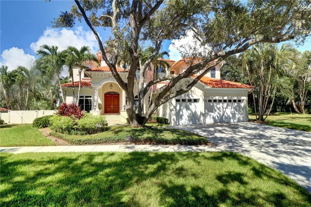 930 Bayview Place NE St Petersburg FL 33704