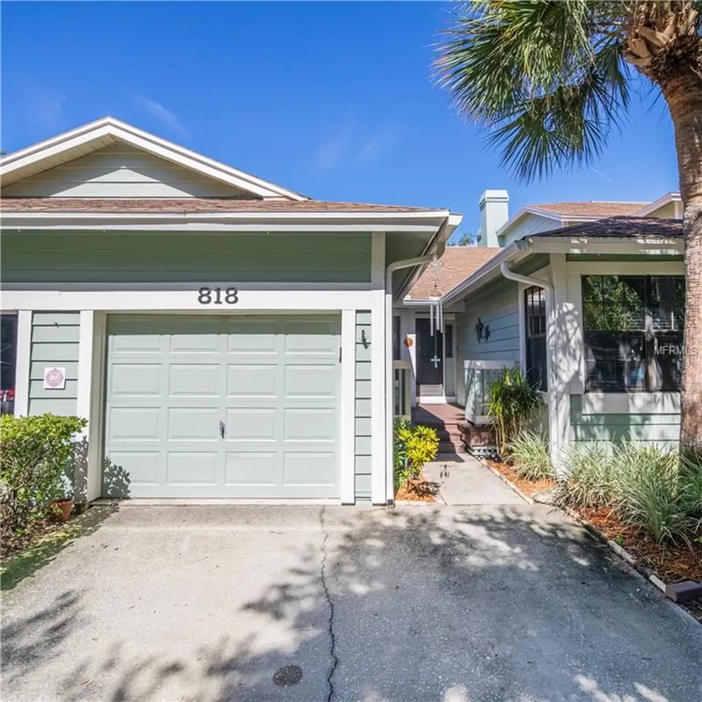 818 Amelia Court NE St Petersburg FL 33702