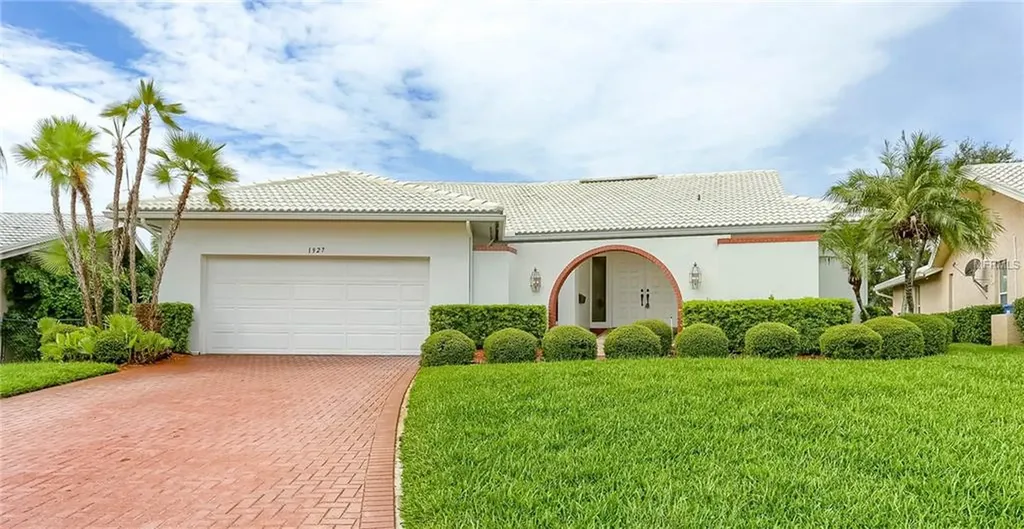 1927 Massachusetts Avenue NE St Petersburg FL 33703