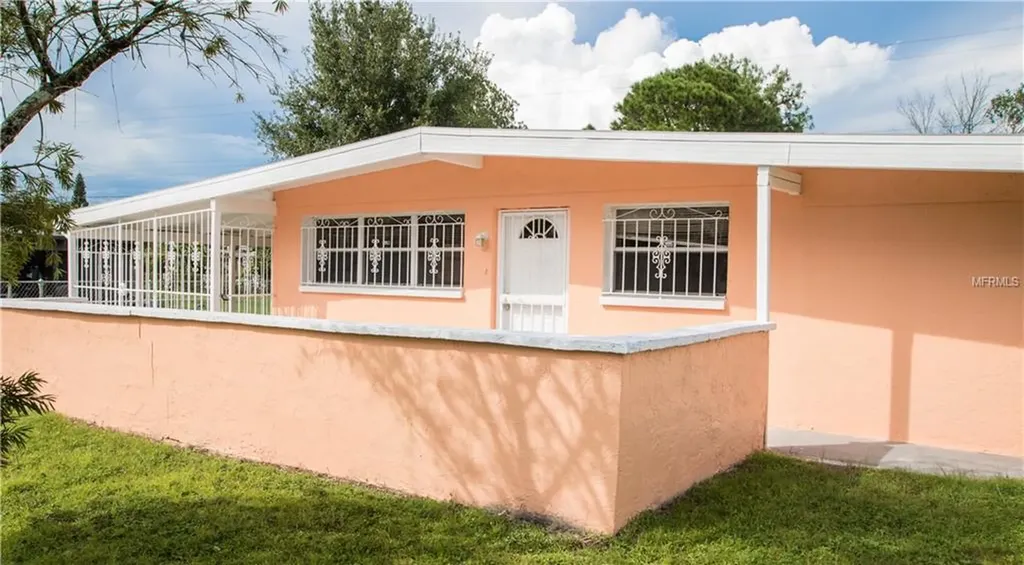 1408 Longwood Loop Tampa FL 33619
