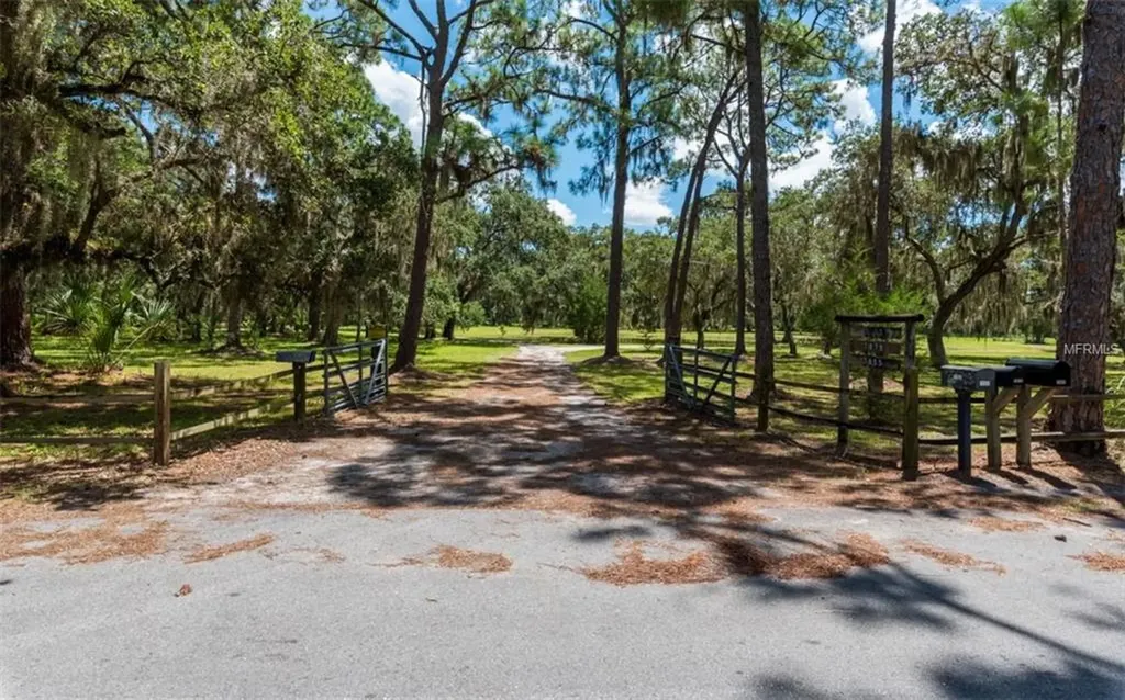 7865 27th Street E Sarasota FL 34243