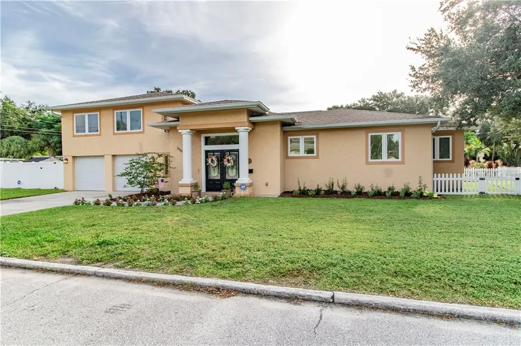 255 30th Avenue N St Petersburg FL 33704