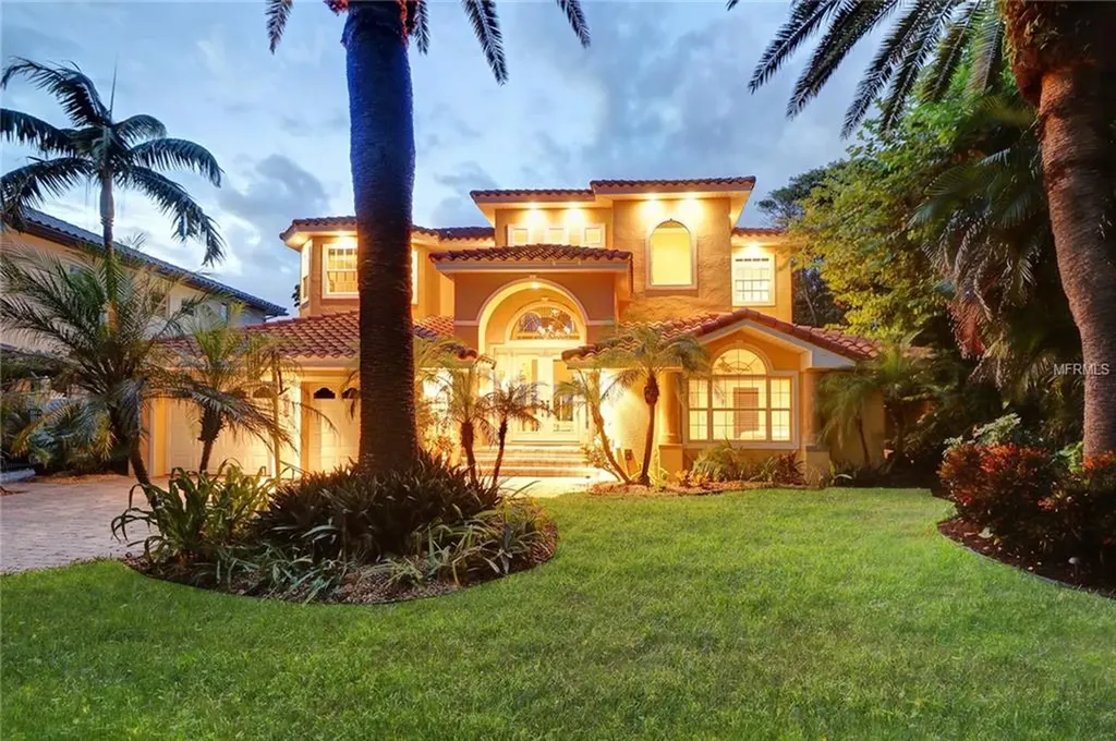 371 Bayview Drive NE St Petersburg FL 33704