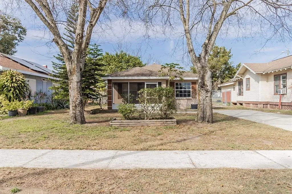 18 W Tillman Avenue Lake Wales FL 33853