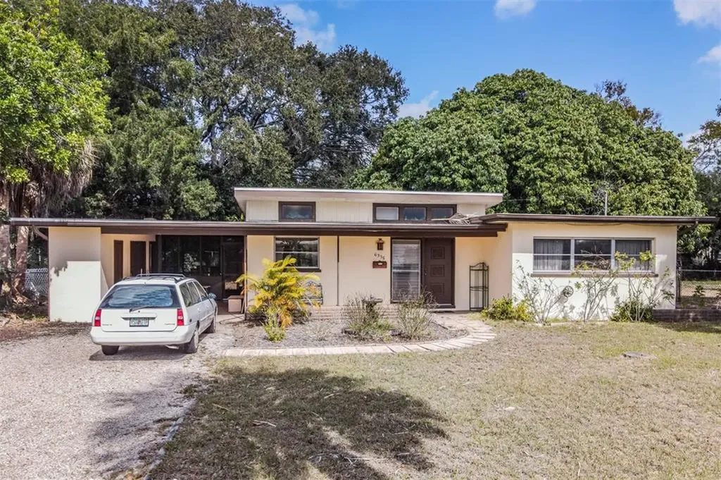 6335 21st Avenue N St Petersburg FL 33710